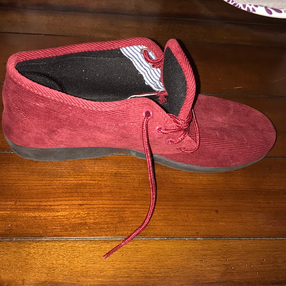 Shoes - Picture 2 of 3